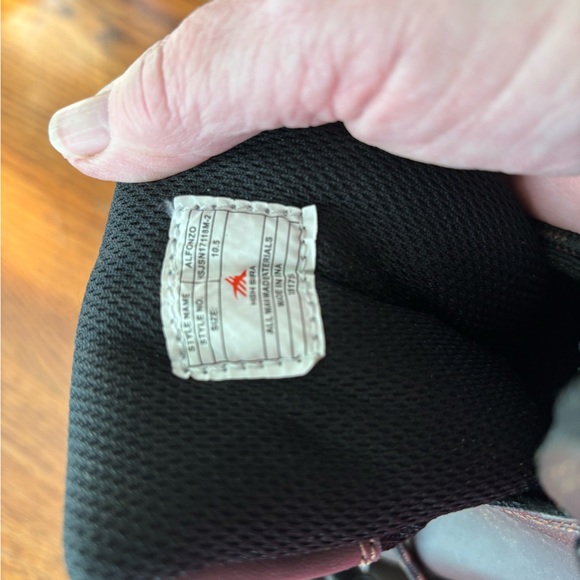 New hiking boots - Picture 3 of 3